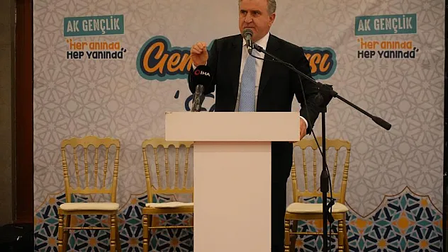 Bakan Bak, Edirne'de gençlerle iftarda buluştu