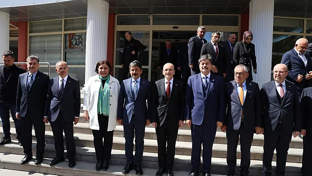 Hazine ve Maliye Bakanı Şimşek, iş adamları ile görüştü