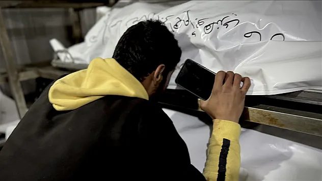 İsrail Gazze'de saldırılarını sürdürüyor