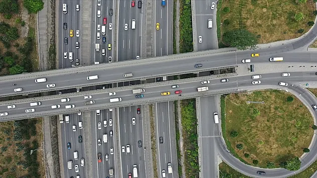 Motorlu kara taşıtları 348,1 milyar kilometre yol katetti