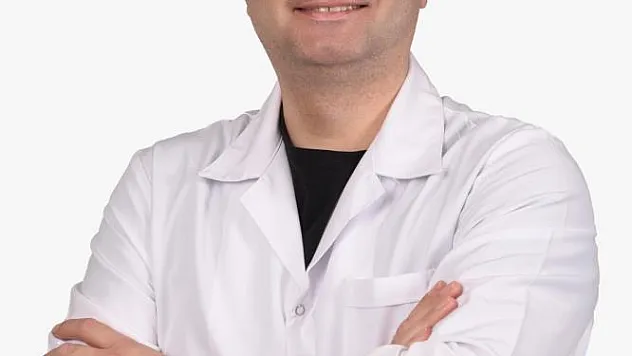 Gözlükten kurtulmanın yolları: Lazer ve implant cerrahisi