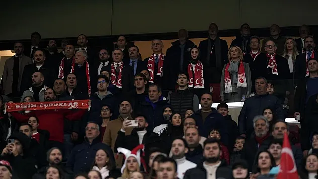 Bakan Bak, milli maçı takip etti