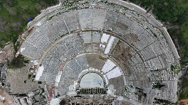 Dünyaca ünlü sanatçılar yine Efes'te bir araya geliyor