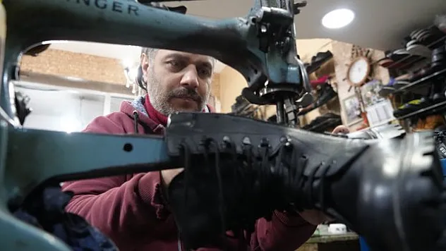 Sezonun son botlarını tamir ediyor