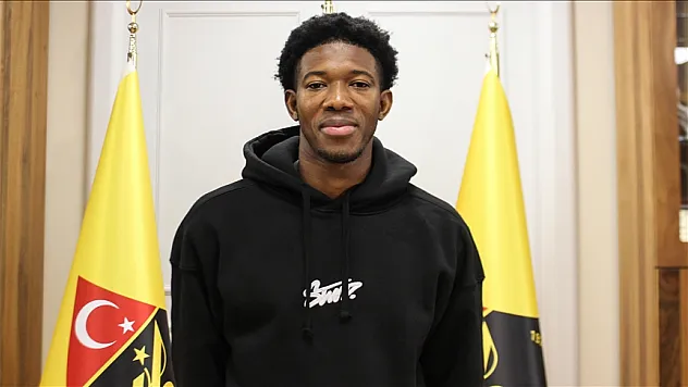 Üniversite eğitimi için geldiği Türkiye'de futbolcu oldu