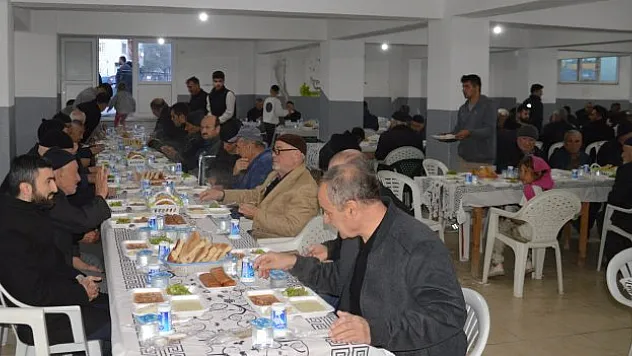 20 yılı aşkın süredir birlikte iftar yapıyor