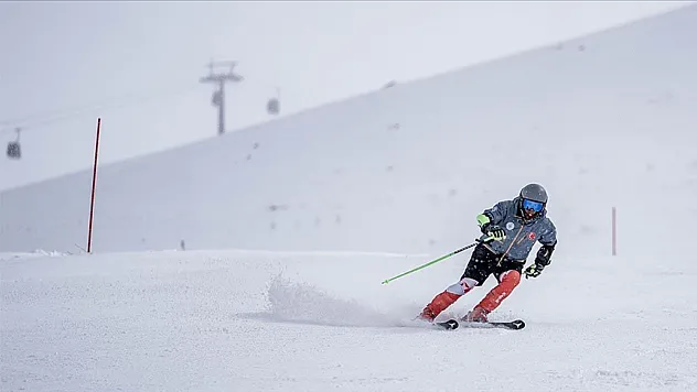 Otizmli milli kayakçılar, madalya peşinde