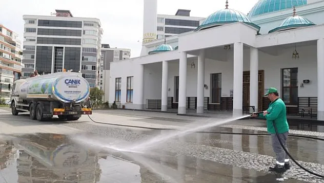 Temizlik çalışmaları büyük bir titizlikle sürdürülüyor
