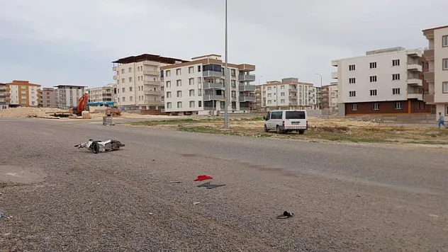 Ticari araçla çarpışan motosikletli hayatını kaybetti