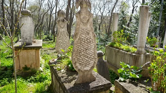'Bu mezar taşları bizim gizli hazinelerimizdir'