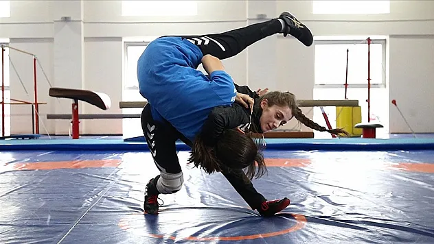 Milli güreşçi Şeyma Tağtekin, Avrupa şampiyonluğu için ter döküyor