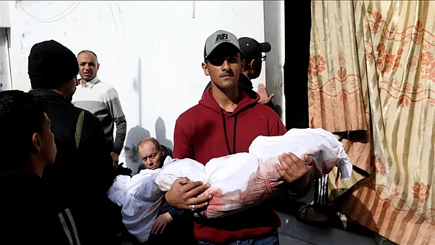 Gazze'de bir günde 180'den fazla çocuk öldü