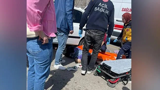 İki farklı otomobil genç kıza çarptı