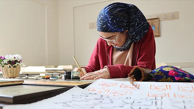 Hat sanatıyla kendini geliştiriyor