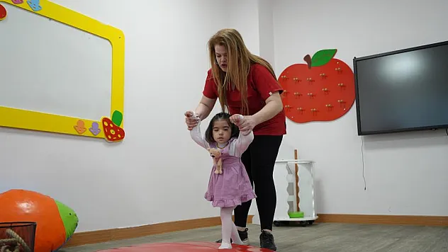 Yürüyemez dediler, ilk adımlarını engelsiz attı