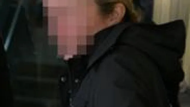 Mağazadan giyim eşyası çalarken yakalandı