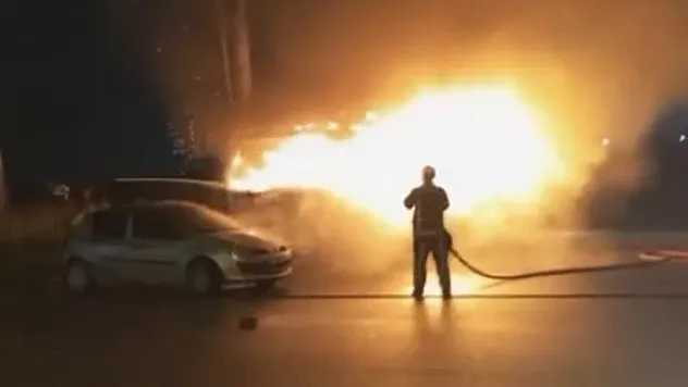 Kokoreç aracı alevlere teslim oldu