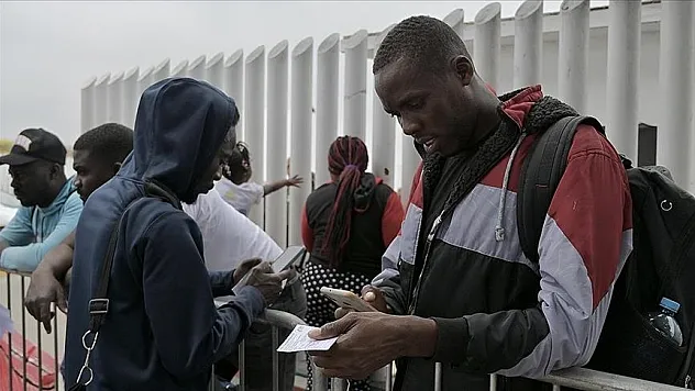 ABD'ye iltica başvurusu uygulamasıyla ülkeyi terk etmeleri talep edildi