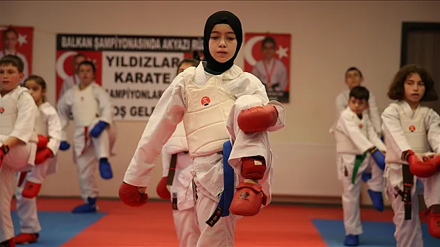 Diyetisyenin yönlendirmesiyle karateye başlayan Dilara, milli formanın peşinde