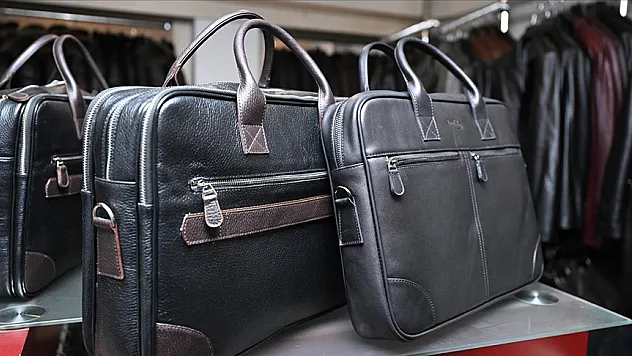 Deri ürünleri raflarda