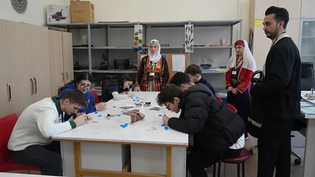 Samsun kültürünü yansıtan kıyafet defilesiyle başladı