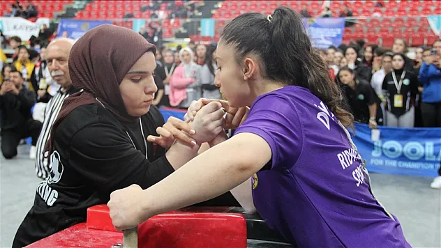 Bilek Güreşi Türkiye Şampiyonası, devam ediyor