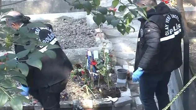 İtalyan şefin oğlunun mezarına saldırı