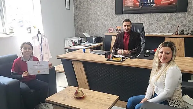 'Bağımsızlık' şiiri ilçe 1.'si oldu