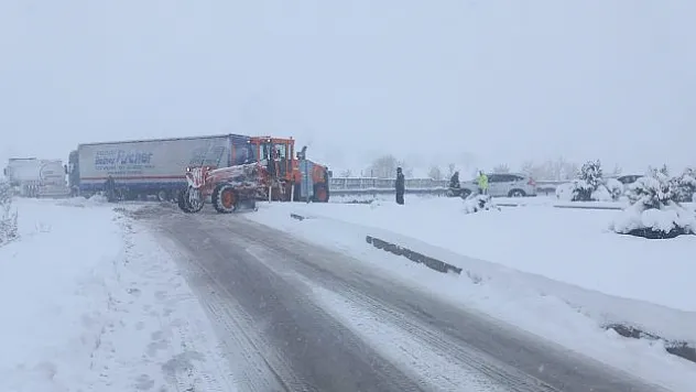 Zincirleme trafik kazasında 4 kişi yaralandı