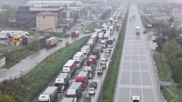 Nisan karı ulaşımı felç etti