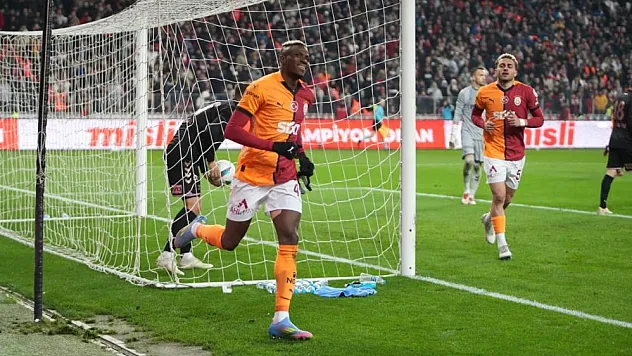 Victor Osimhen ligde 21. golünü kaydetti