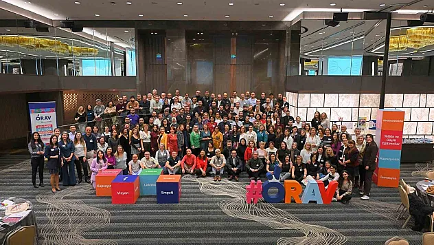 50 bin öğretmene ve 12 milyondan fazla öğrenci ile ailelerine ulaştırdı