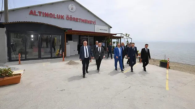 Vali Ustaoğlu Çocuk Şenliği'ne katıldı