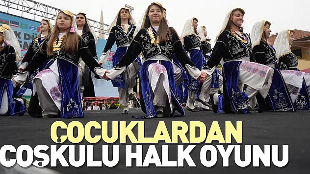 Çocuklardan coşkulu halk oyunu