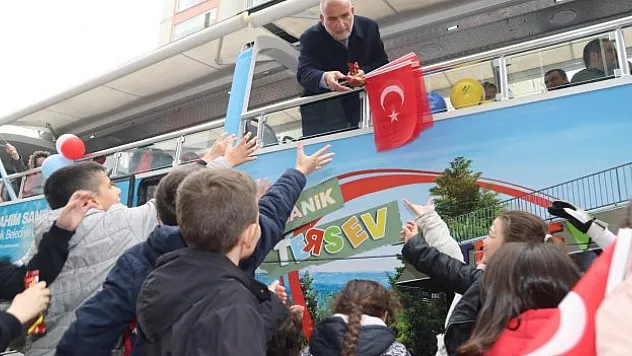 Canik'te çocuklar hediyelerle buluştu