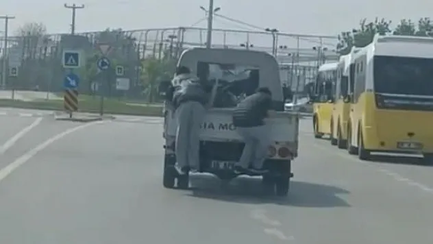 Çocukların tehlikeli oyunu kameraya yansıdı