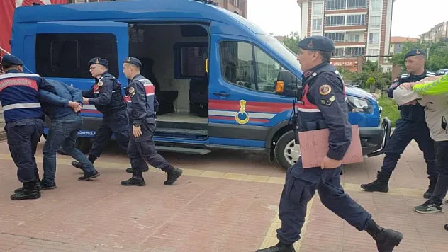 Sentetik ecza haplarla yakalanan 2 şahıs tutuklandı