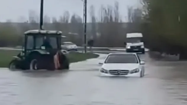 Soğukpınar köy yolu göle dönüştü