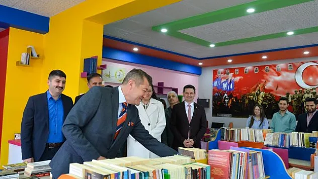 BŞEÜ'den hediye kitap