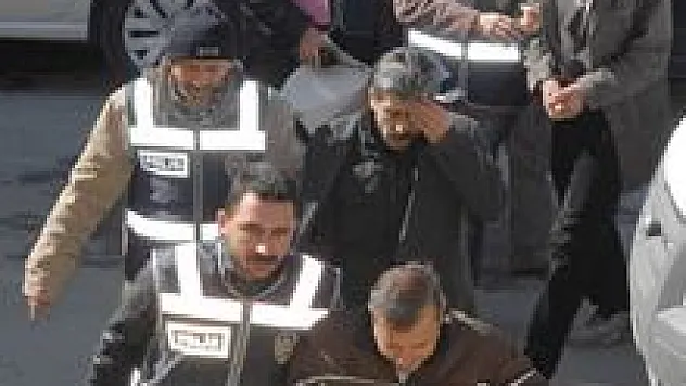 Polis Bin 500 araçtan zanlıları buldu