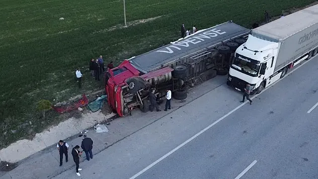 Mandalina yüklü tır devrildi,