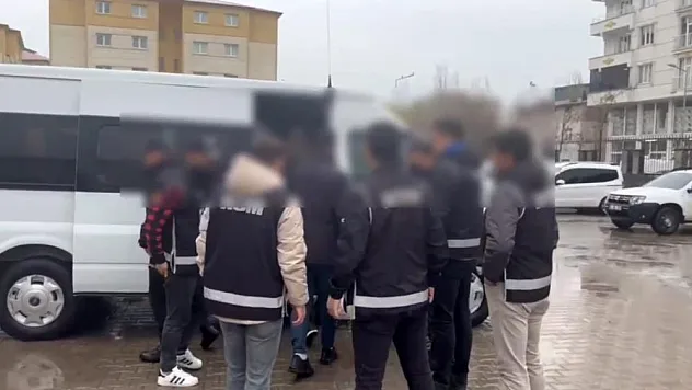 KOPYA ÇEKECEKLERDİ, GÖZALTINA ALINDILAR