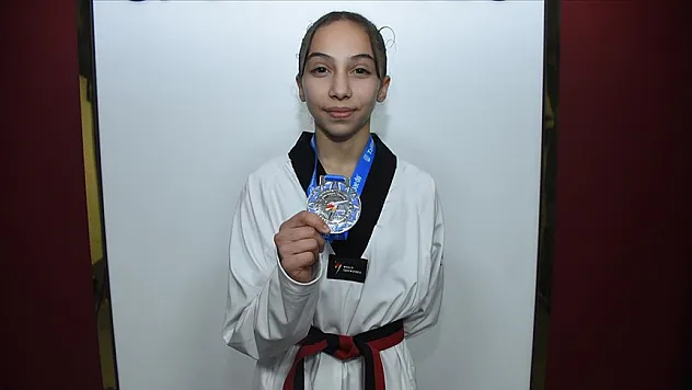 Milli tekvandocu Nisa, dünya şampiyonluğu için ter döküyor