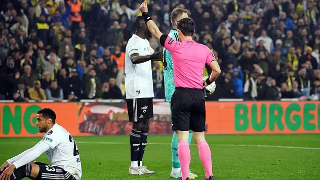 Beşiktaş, Fenerbahçe maçlarında kızarıyor