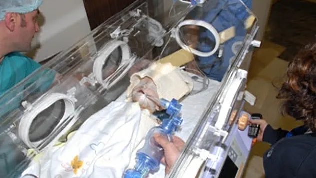 Darp edilen bebek ameliyat oldu