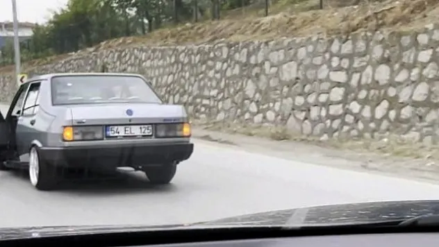 Konvoyda sürücü ve yolcunun akıl almaz görüntüleri