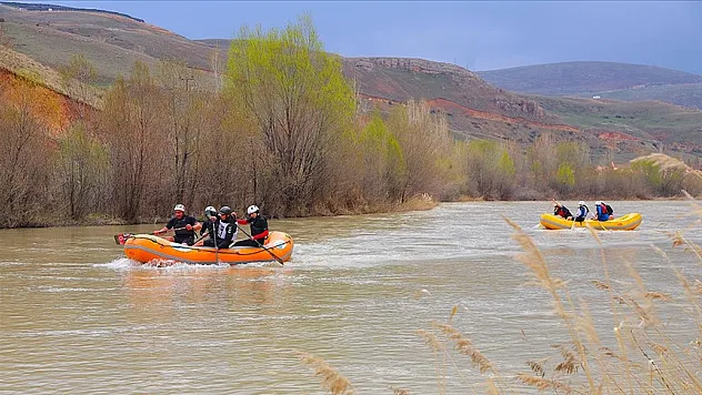 Bayburt raftingde söz sahibi olmak istiyor