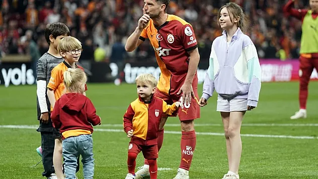 Galatasaray'da maç sonu 3'lüsü Mertens ve Muslera'dan