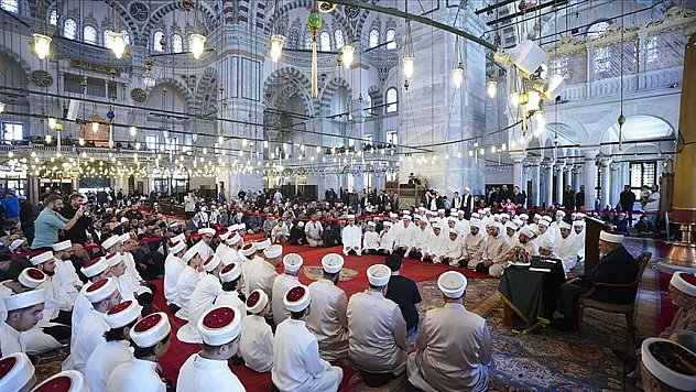 Fatih Camisi'nde 81 hafız için icazet töreni yapıldı