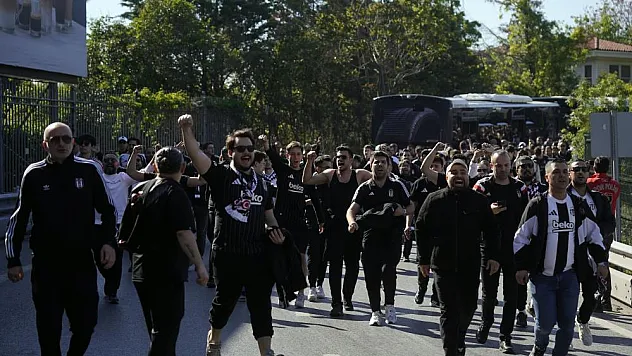 Beşiktaş taraftarı stada geldi